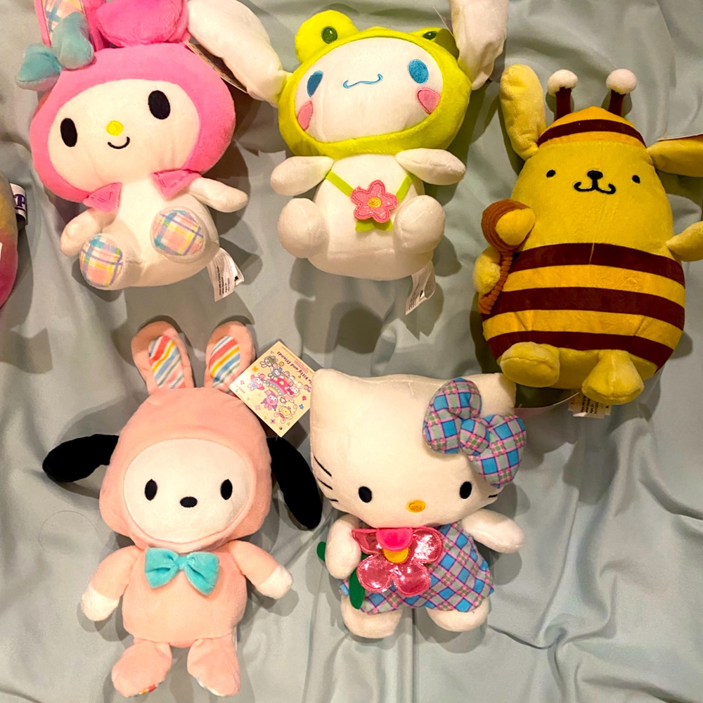 NWT SANRIO HELLO KITTY AND FRIENDS BUNDLE